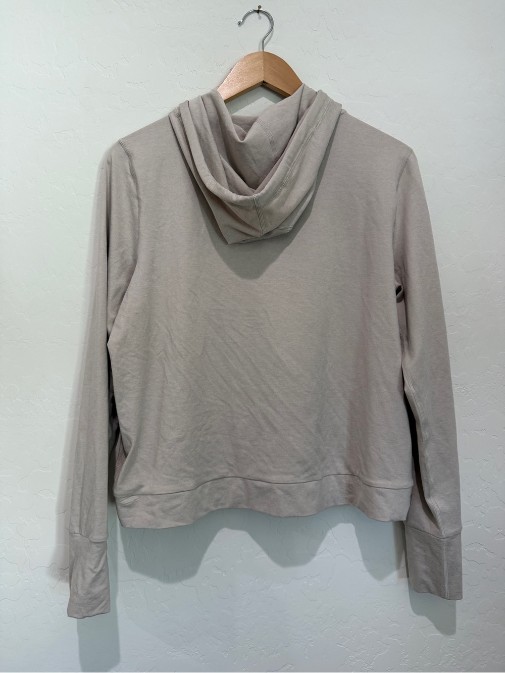 NWT Vuori Halo Essential Tan Hooded Pullover Shirt L - Picture 4 of 4